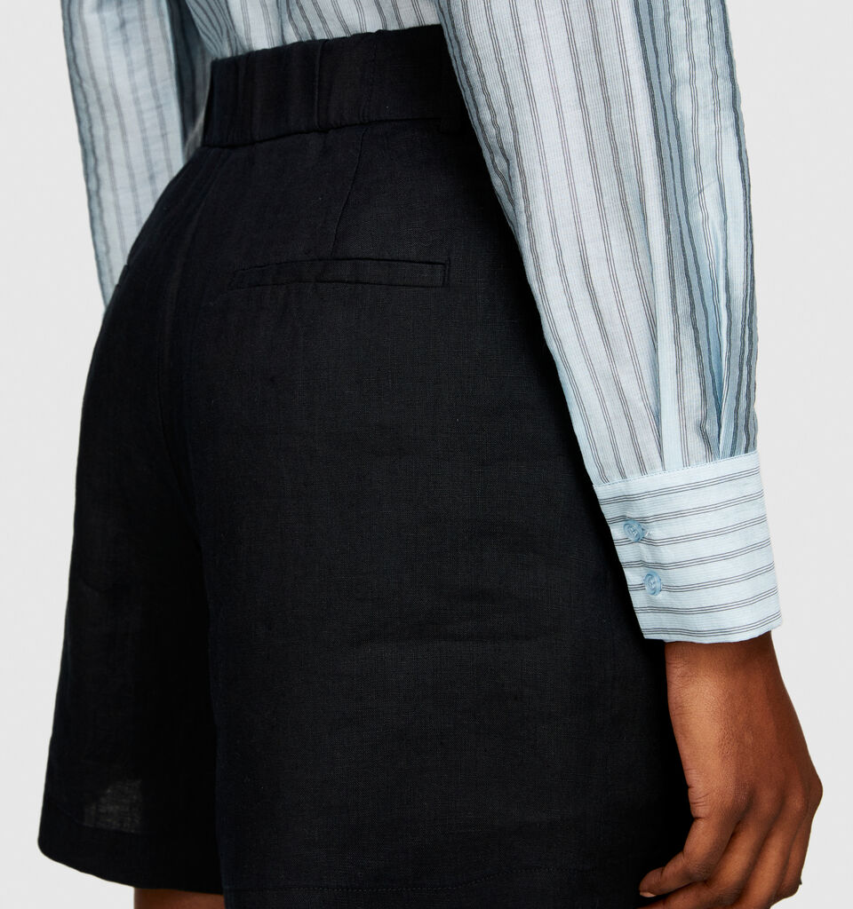 100% linen shorts - women's shorts - Black | Sisley image number 5